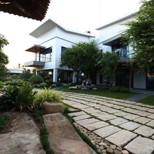 Thi công ốp đá nội thất và sân vườn