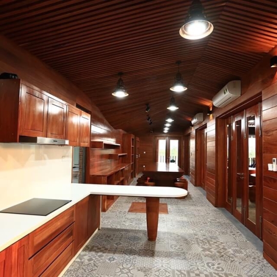 Thi công ốp đá nội thất và sân vườn