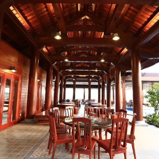 Thi công ốp đá nội thất và sân vườn